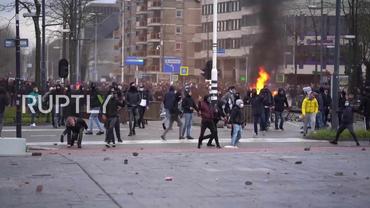 Neredi u Holandiji: Pendreci, kamenice, vodeni topovi i masovna hapšenja (video)