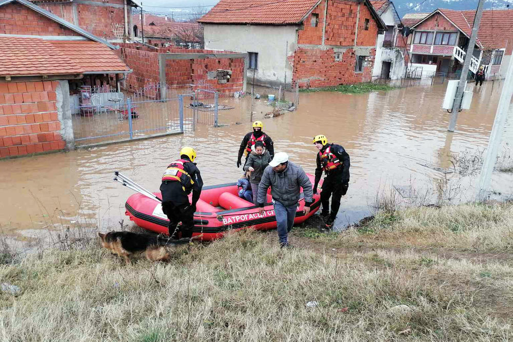 Vanredna situacija proglašena u 12 opština: Poplave napravile haos na jugu Srbije, evakuisano 85 ljudi