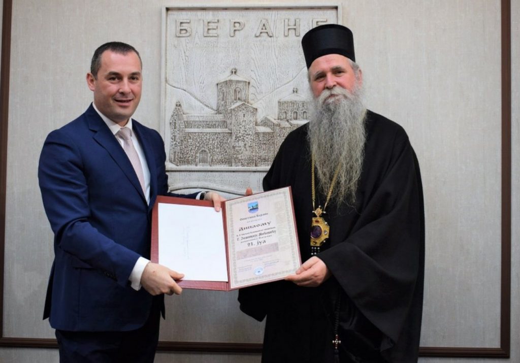 Vladika Joanikije novac od nagrade „21. jul“ donirao Dnevnom centru u Beranama