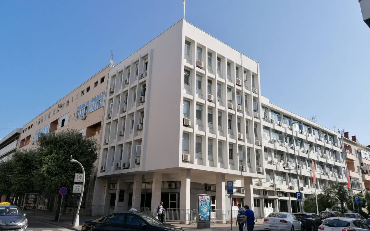 Po nalogu SDT-a: Uhapšena sutkinja i bokeški brodograditelj
