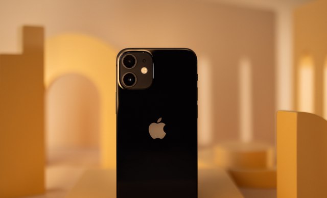 Apple obustavlja proizvodnju jednog od iPhone 12 modela?