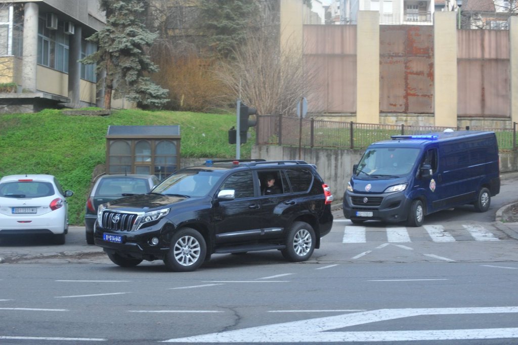 Velja Nevolja stigao na saslušanje: Policijski konvoj ga dovezao u Specijalni sud, Belivuk danas pred tužiocem