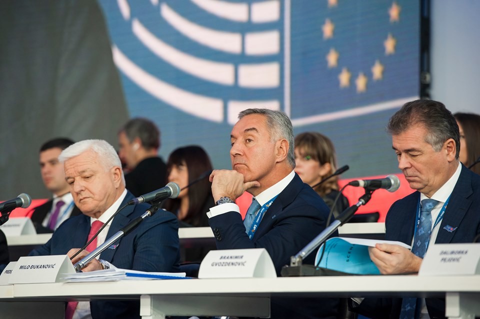 DPS skandali ili petak naš zaludni: Ratko Mladić i „državni udar“! BRUKA!