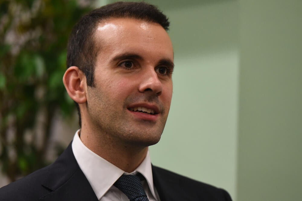 Spajić: Ispunjeno obećanje o dječjem dodatku, naredni koraci su besplatni udžbenici i olakšice za bebi opremu