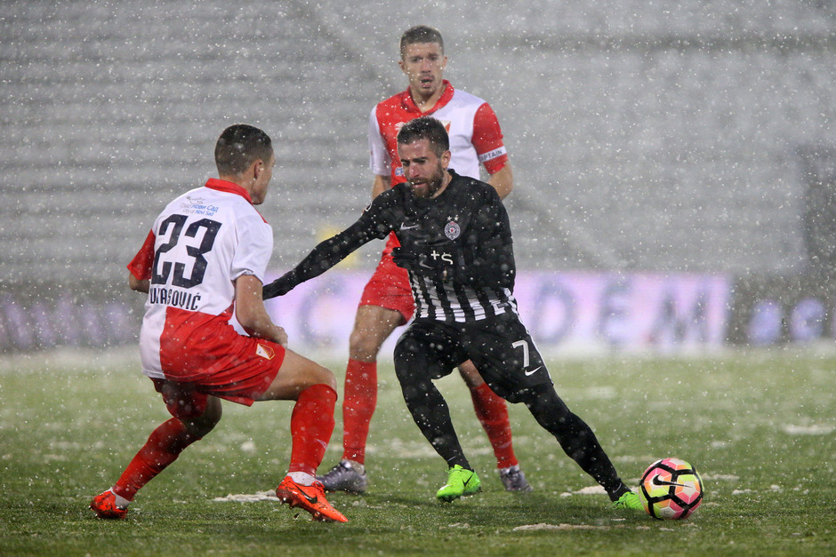 Policija blokirala stadione Partizana i Zvezde