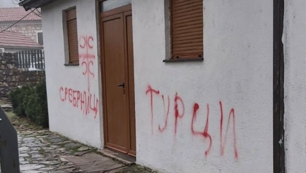 Zajednička akcija DPS-a i policije: Pisali grafite mržnje na džamiji