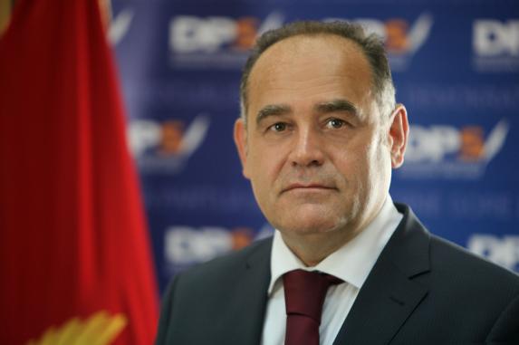 Vratolomije autentičnog Nikšićanina: Milutin Simović u isto vrijeme boravio u Petnjici i Francuskoj i naplatio dnevnice