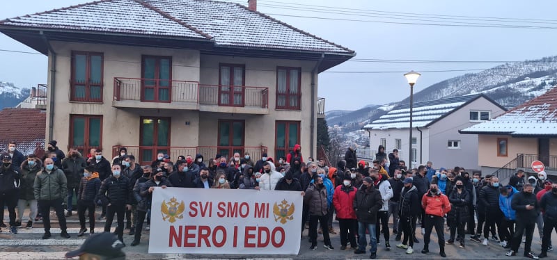 Skandalozno okupljanje: Bjelopoljci protestuju zbog pritvora napadača na novinara, nadležni ćute!