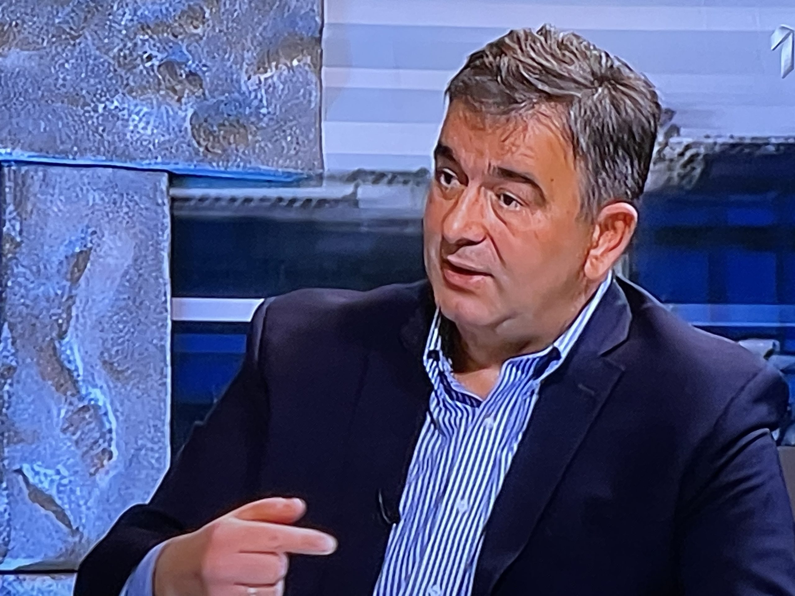 Medojević za “Slobodnu zonu”: DF daje podršku i dodatni rok Vladi do jeseni ako treba, da konačno krenu na mafiju i DPS, ne zanimaju nas fotelje ni funkcije, cilj je da se udari na mafiju!