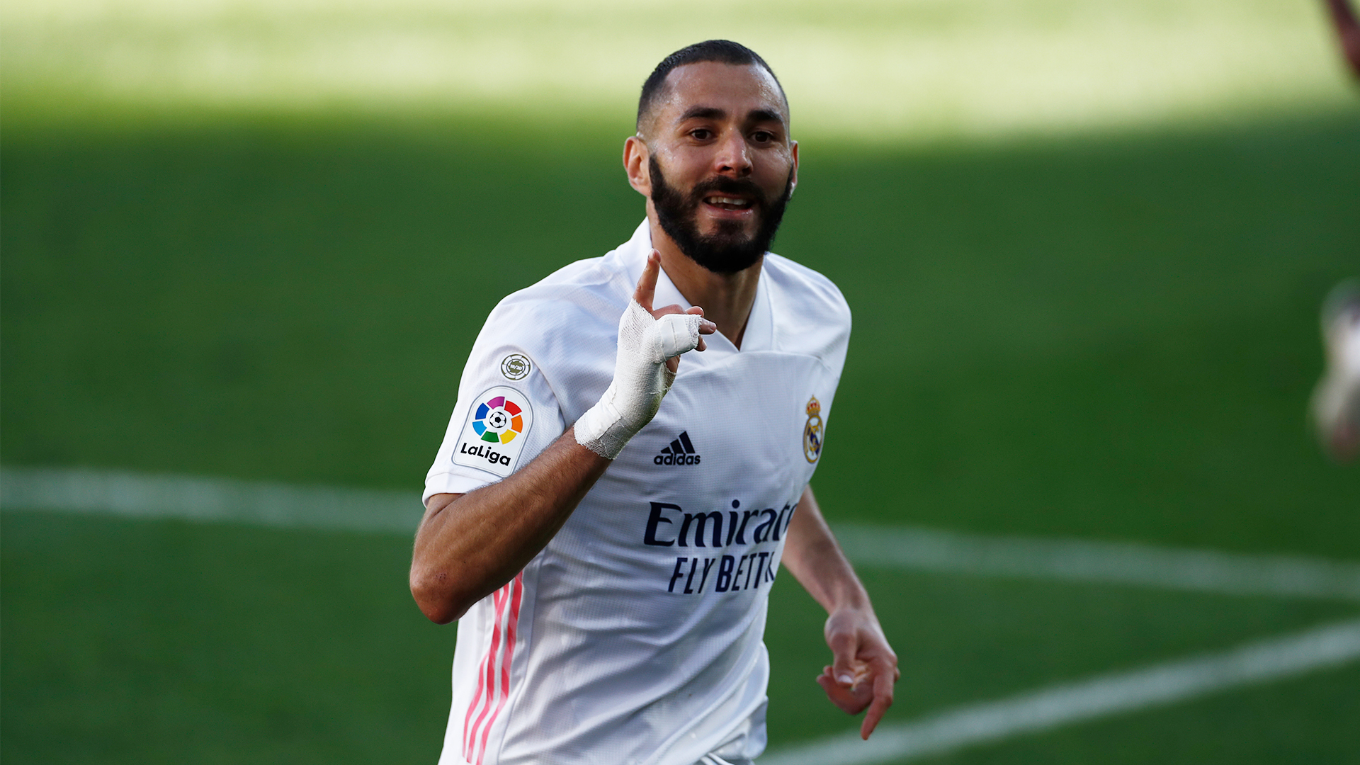 Benzema pogodio u nadoknadi i održao Real u šampionskoj trci