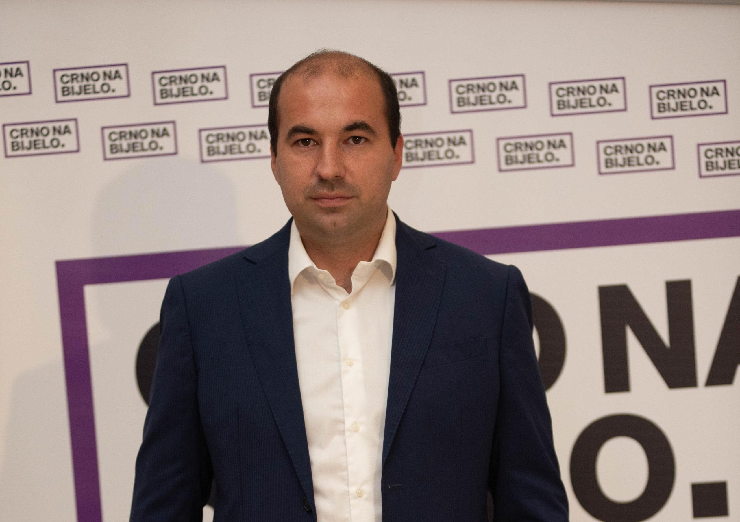 Rađenović DPS-u: Koliko ste država, kapa i barjaka promijenili – to bi već moglo biti za Ginisa