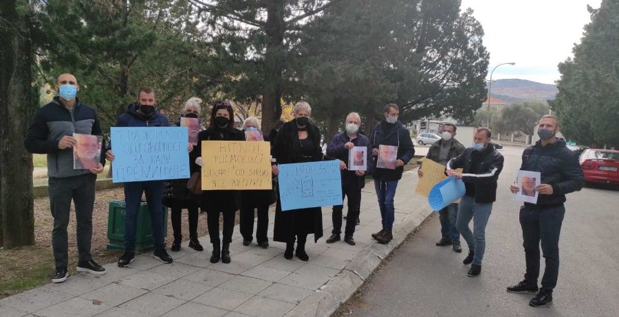 Porodice preminulih od COVID-a iz Bara: Dr Tomanoviću imali ste priliku do danas da ostanete čovjek