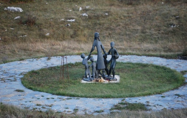 Licemjerstvo Prve i Druge familije: Srebrenica nije u Crnoj Gori, ali jesu Velika i pivska Dola!