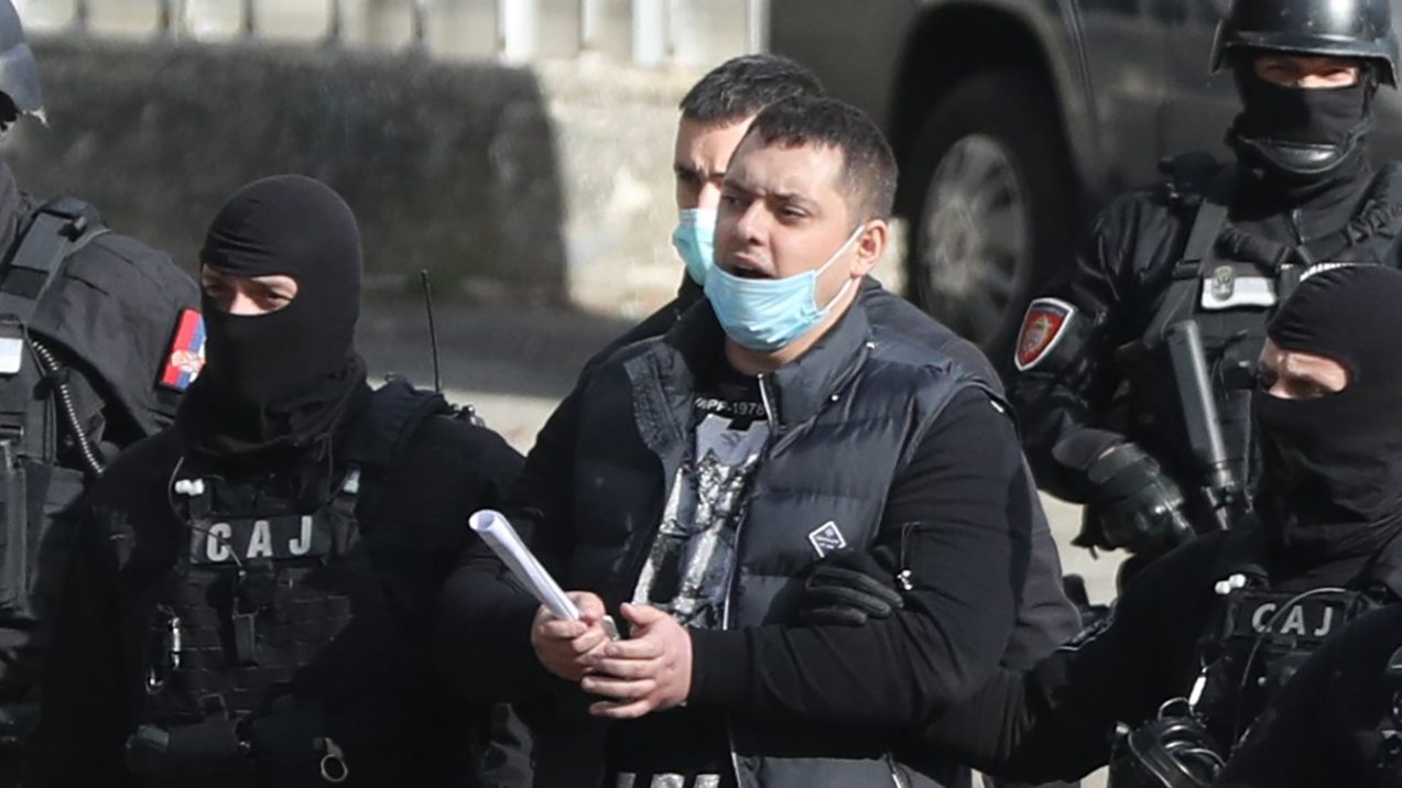 „Srpski telegraf“: Veljin vojnik propjevao o „kavčanima“!