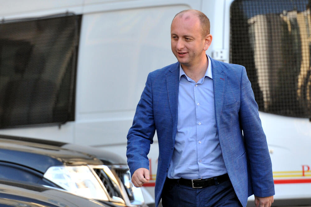 Knežević odgovorio Sekuloviću: Ne začudite se ako Vas na sledećem okupljanju komita uhapsi Zoran Lazović!