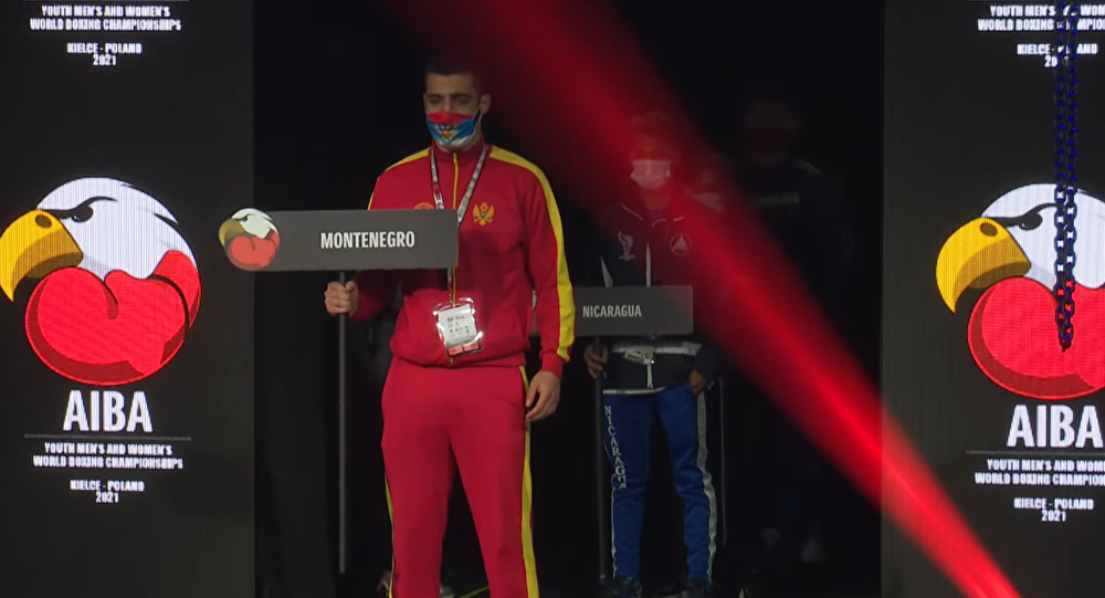 Petar brani crnogorsku zastavu, ali je svijetu pokazao ko je – trobojkom! (FOTO/VIDEO)