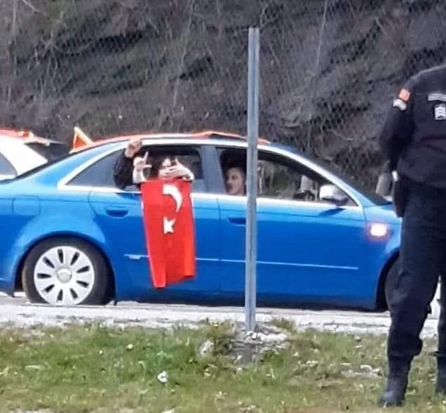 Daru sa Smokovca su hapsili: Turske zastave na komitskim protestima, policija i tužilaštvo ćute!