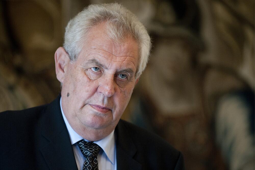 Zeman ponovo vrijeđao novinare nazivajući ih hijenama