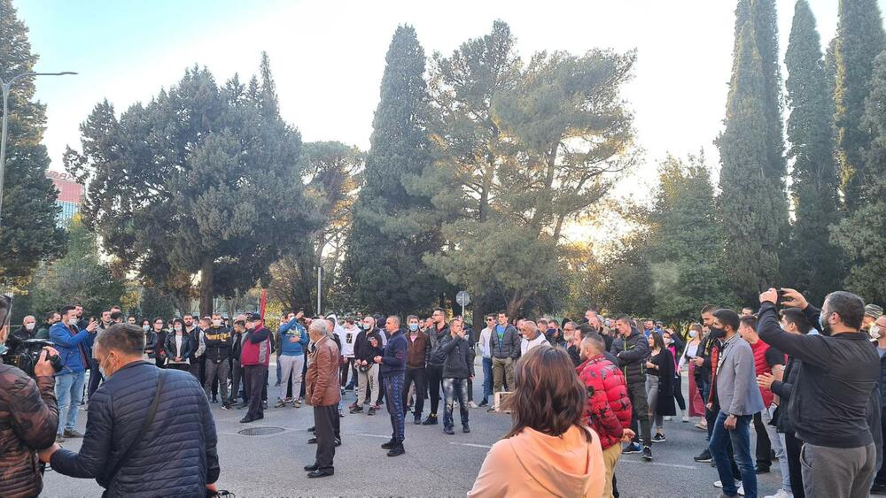 Narod blokira sve gradove: Ne daju da premijer Krivokapić prevari javnost i smijeni ministra pravde!