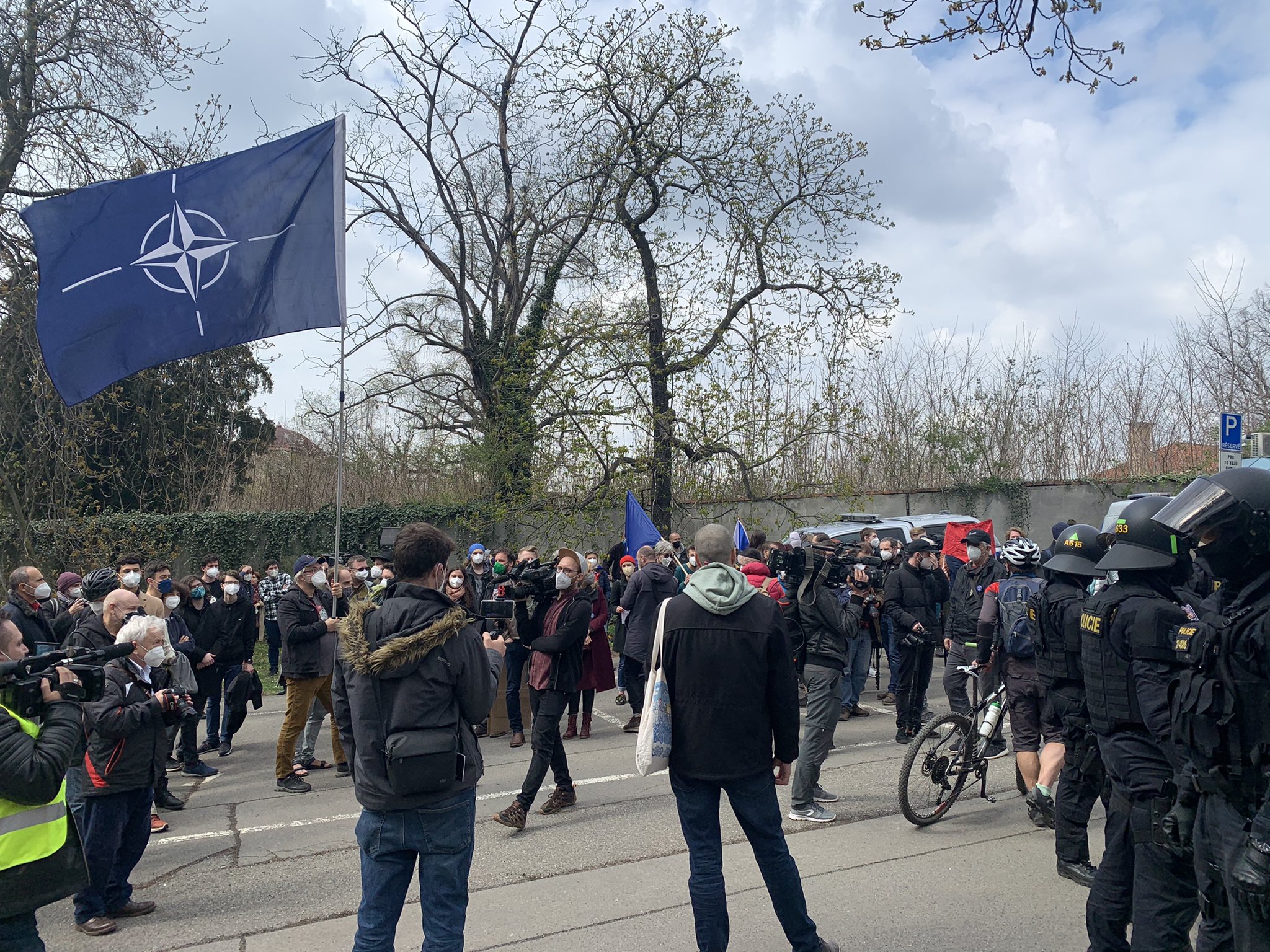 Neredi ispred zgrade ruske ambasade u Pragu