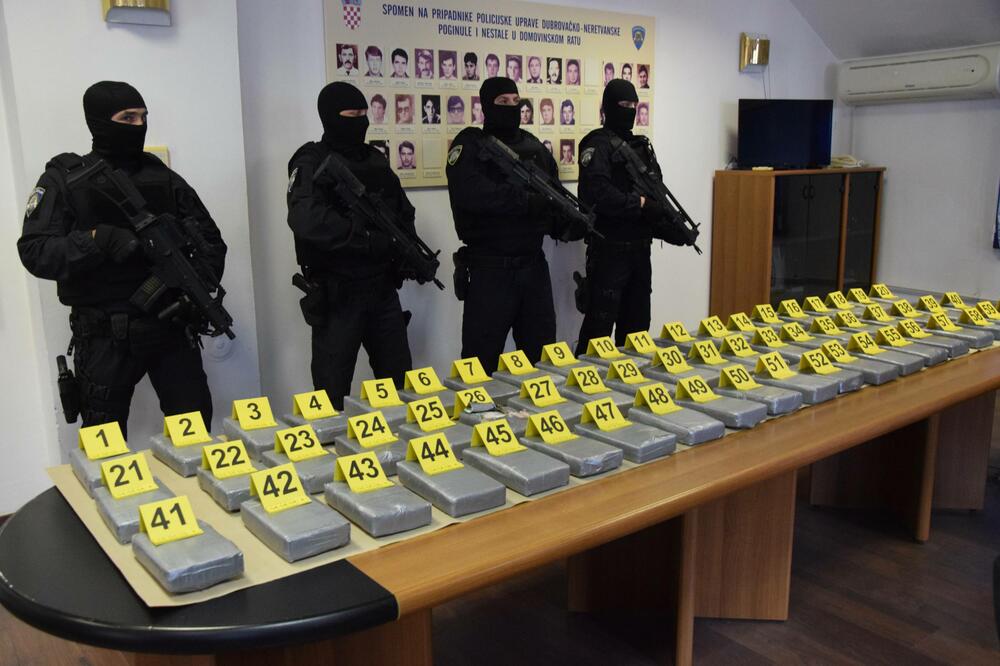 Opet droga u bananama: Kavački klan ostao bez pola tone kokaina