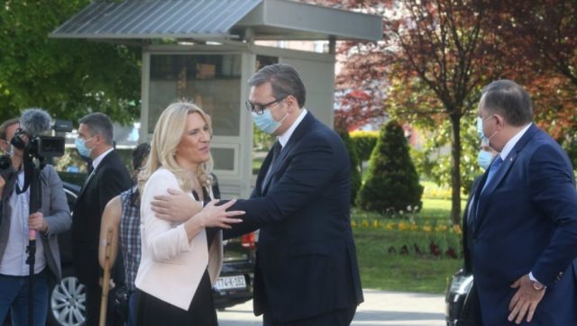 Vučić stigao u Palatu predsjednika RS: Važan dan za Srbiju, posjeta počela sastankom (FOTO/VIDEO)