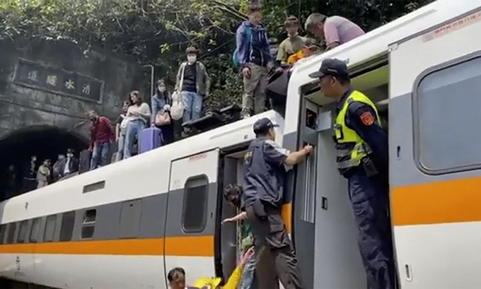 U Tajvanu u željezničkoj nesreći poginulo najmanje 36 osoba