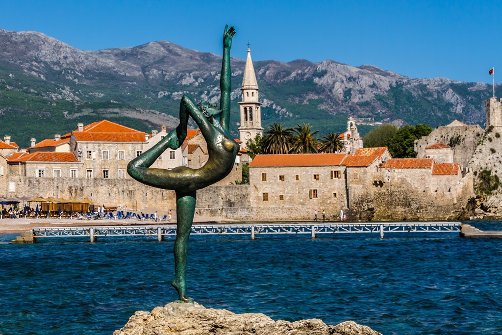 Budva: Lažna dojava o bombi u školi