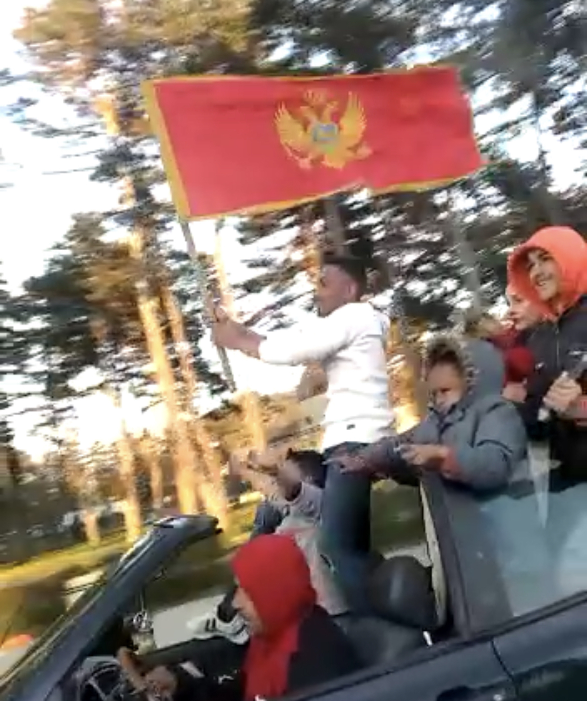 Komite u Nikšiću kršile epidemiološke mjere i saobraćajne propise (VIDEO)