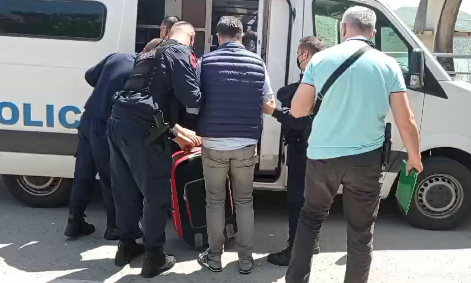 Podgoričanin izručen u Italiju, osumnjičen za oružanu pljačku juvelirnice