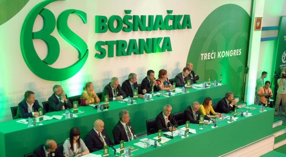 Licemjerstvo funkcionera BS-a: Dok su kukali o Srebrenici, preprodavali su državne stanove i trpali desetine hiljada u džepove