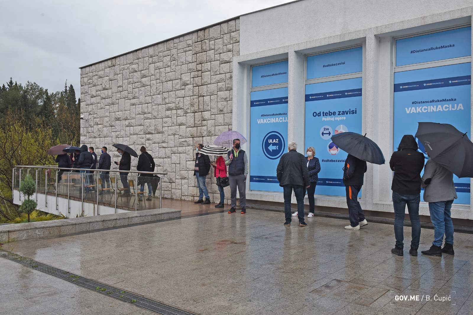 Podgorica: Velika zainteresovanost za vakcinaciju, uprkos kiši