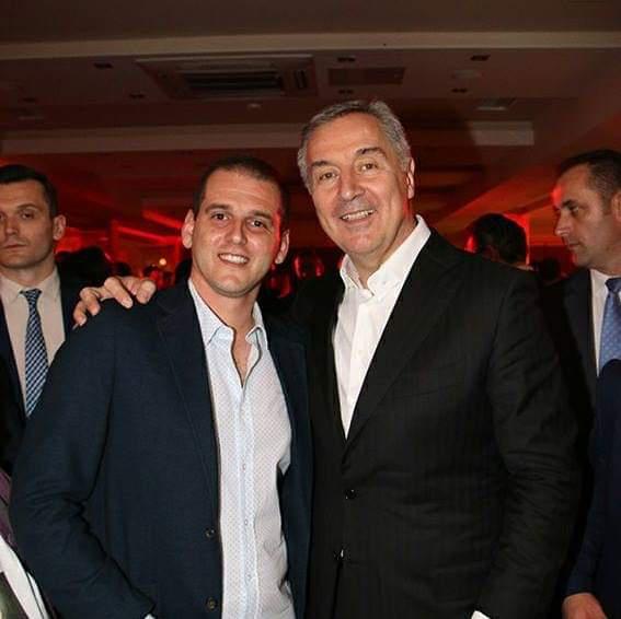 Visoki funkcioner DPS-a iz Bara o ljudima sa crnogorskim trobojkama: „Septička jama, tamo im je mjesto“ (FOTO)