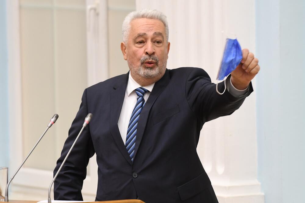 Krivokapić protiv Krivokapića: Pogazio sve što je obećao u kampanji, DPS nije demontirao, a krenuo da smjenjuje ministra koga je izabrao!