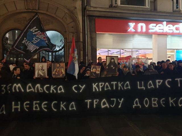 Građani ispred crnogorske ambasade u Beogradu pružili podršku Leposaviću