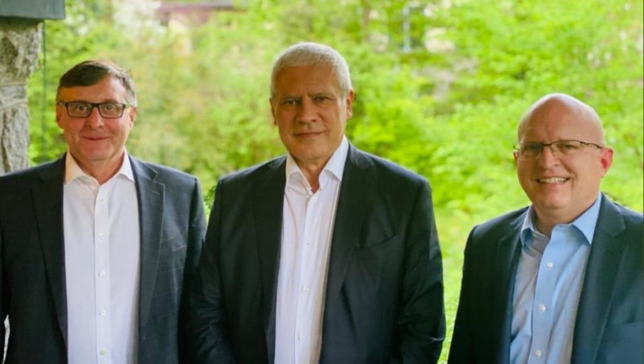 Tadić se u parku žalio Palmeru i Rikeru na Vučića i vojno jačanje Srbije!