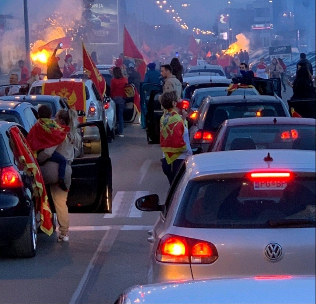 Samo im Srbi smetaju: Komite iznajmile za proteste i Kineskinju (FOTO)