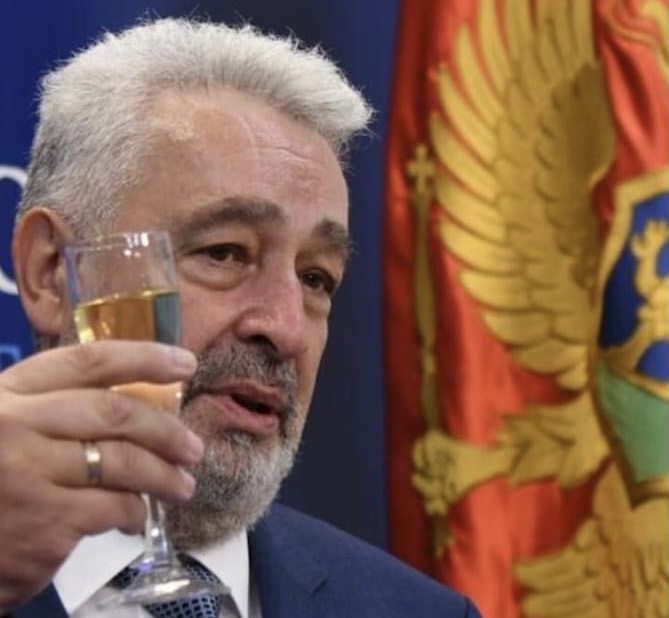 Rusi ne dolaze na ljetovanje: Licemjerna i štetna politika Zdravka Krivokapića uništila turističku sezonu!
