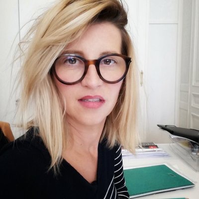 Nova Vlada izgubila kompas: Modnoj dizajnerki iz Prištine platićemo 80.000 evra da nas predstavlja u Briselu!
