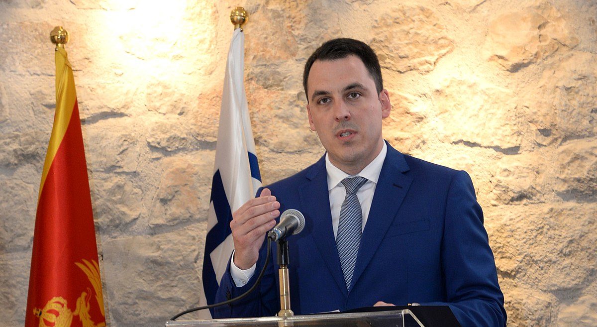 Vuković najavljuje: Nazivi ulica i trgova biće ispisani latinicom i ćirilicom