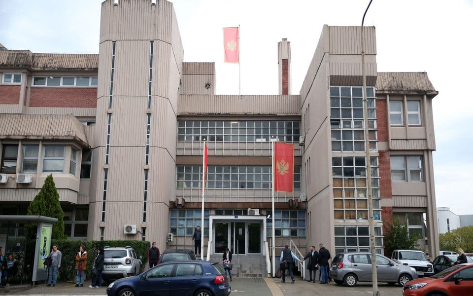 Zbog bombe u lokalu: Nedović pušten da se brani sa slobode