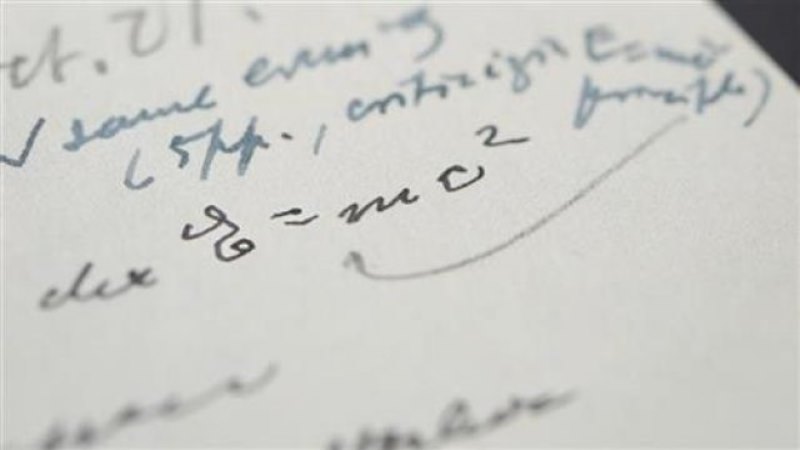 Pismo Alberta Ajnštajna sa formulom E=mc2 prodato za više od milion dolara