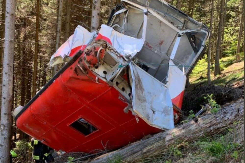Italija: Pad kabine sa žičare, stradalo najmanje devet osoba