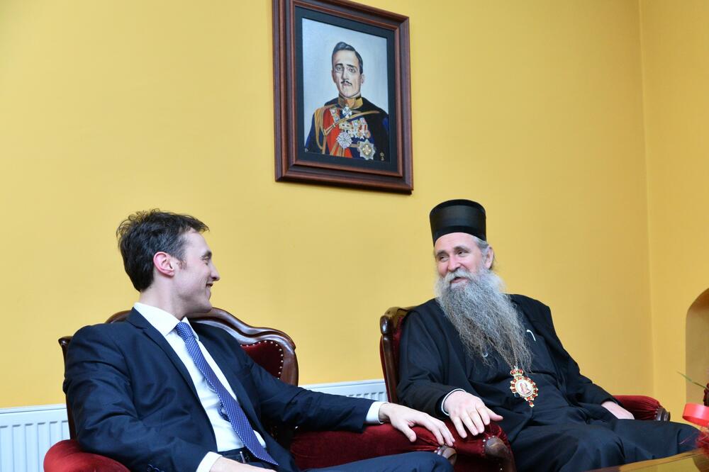 Milačić: Joanikije i Metodije, hodajte najhrabrije stopama Amfilohija