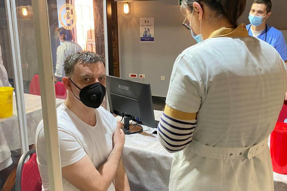 I gradonačelnik Tivta se vakcinisao: „Ovo je borba za ekonomiju i turističku sezonu“