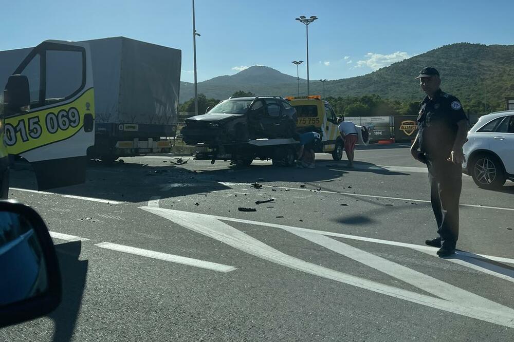 Lančani sudar na Kokotima: Jedna osoba povrijeđena
