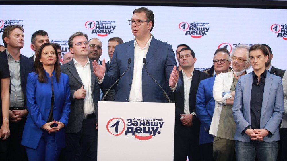 SNS Vračar: Smijeniti Stefanovića sa svih funkcija i isključiti ga iz stranke