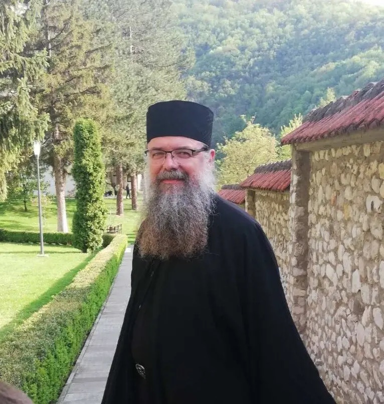 Iguman Petar Dragojlović: Zdravko Krivokapić gazi Jevanđelje i Lazarev Zavet