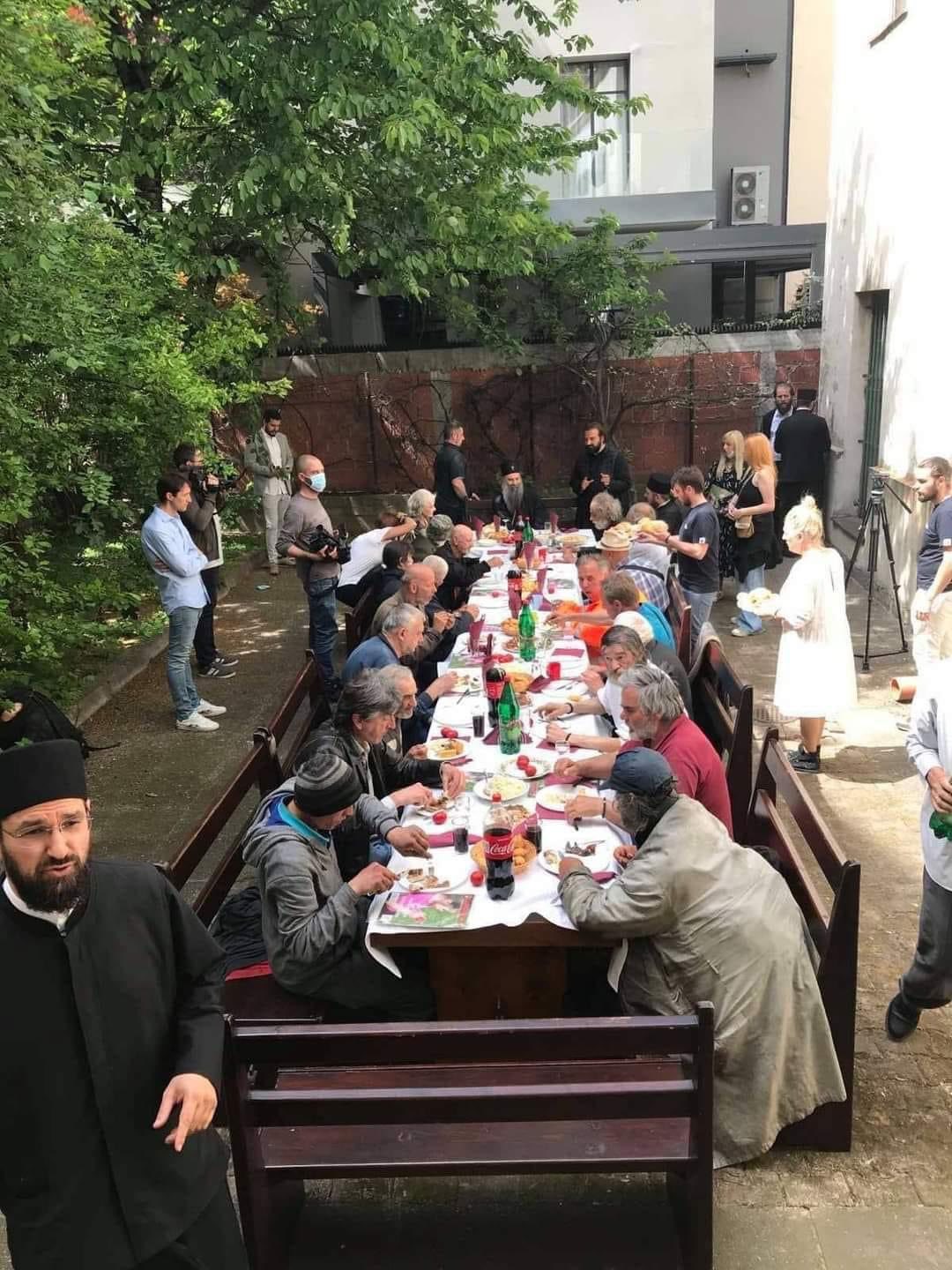 Hristos je među nama: Njegova Svetost ručao sa siromašnima i beskućnicima u Beogradu!