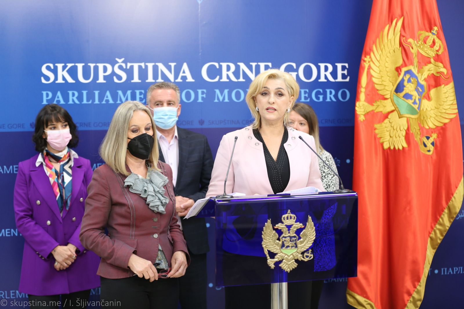 Crno na bijelo: Amandamnskim djelovanjem unaprijedićemo budžet, fokus na socijalnim problemima